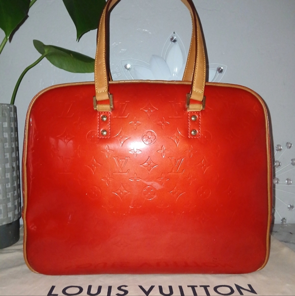 Louis Vuitton Red Monogram Vernis Leather Sutton Handbag - Picture 16 of 16